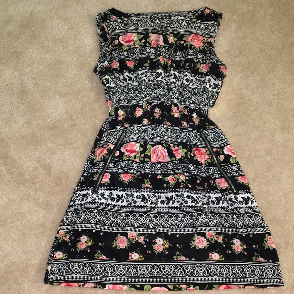 Beautiful floral dress with pockets